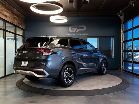 Used 2023 Kia Sportage LX image 3