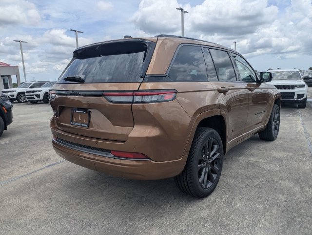 New 2026 Jeep Grand Cherokee Limited AWD/4WD image 4