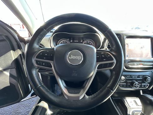 Used 2019 Jeep Cherokee Limited image 11