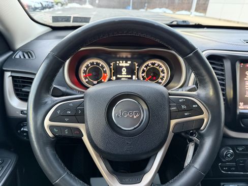 Used 2015 Jeep Cherokee Latitude w/ Cold Weather Group image 18