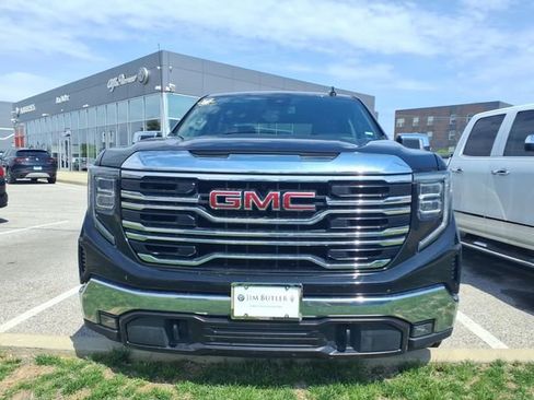 Used 2025 GMC Sierra 1500 SLT image 2