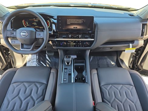 New 2026 Nissan Pathfinder Platinum image 9