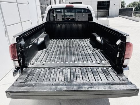 Used 2019 Toyota Tacoma SR5 AWD/4WD image 21