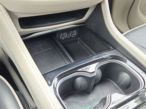 Used 2024 Chrysler Pacifica Limited FWD image 31