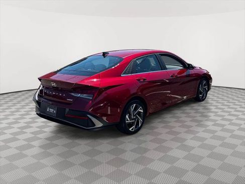 Used 2025 Hyundai Elantra Limited w/ Cargo Package FWD image 6