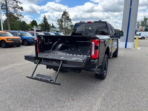 Used 2025 Ford F250 Platinum w/ FX4 Off-Road Package AWD/4WD image 9