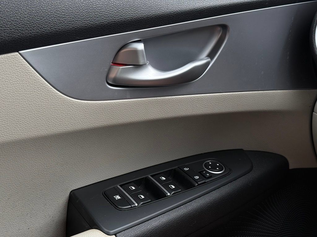 Used 2023 Kia Forte LXS w/ LXS Technology Package FWD image 16