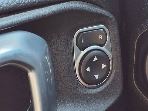 Used 2023 Jeep Wrangler Unlimited Sahara AWD/4WD image 26