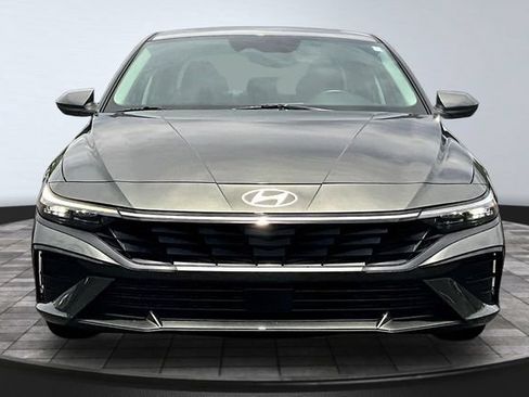 Used 2025 Hyundai Elantra SEL FWD image 2