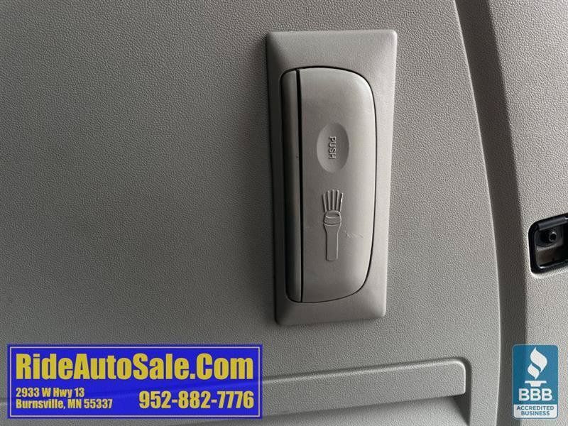 Used 2013 Chrysler Town & Country Touring-L w/ Driver Convenience Group FWD image 36