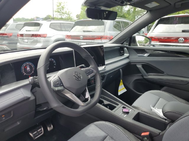 New 2026 Volkswagen Tiguan SE R-Line FWD image 18