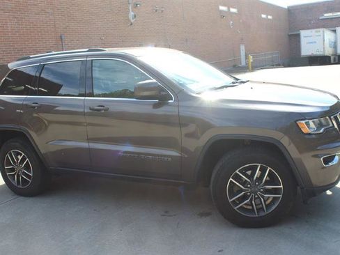 Used 2019 Jeep Grand Cherokee Laredo w/ 18" Wheel & 8.4" Radio Group AWD/4WD image 6