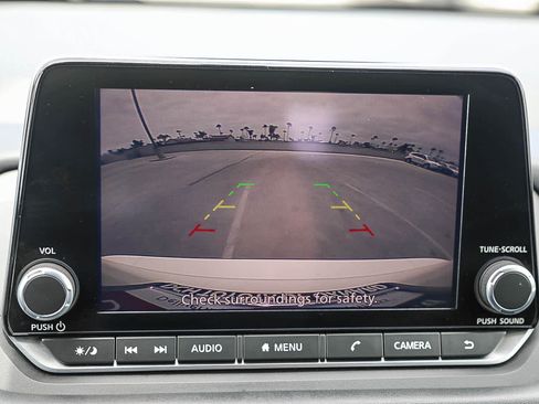 Used 2024 Nissan Rogue S FWD image 23