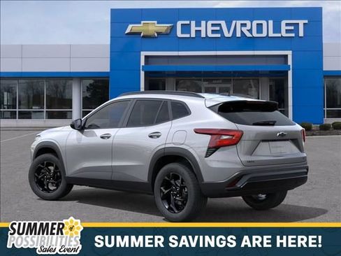 New 2026 Chevrolet Trax LT w/ Driver Confidence Package FWD image 3