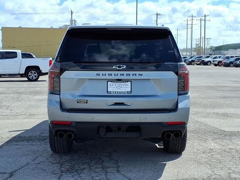 Used 2025 Chevrolet Suburban Z71 image 6