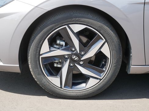 Used 2023 Hyundai Elantra SEL w/ Convenience Package FWD image 9