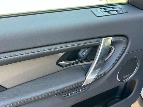 Used 2025 Land Rover Discovery Sport Dynamic SE image 17