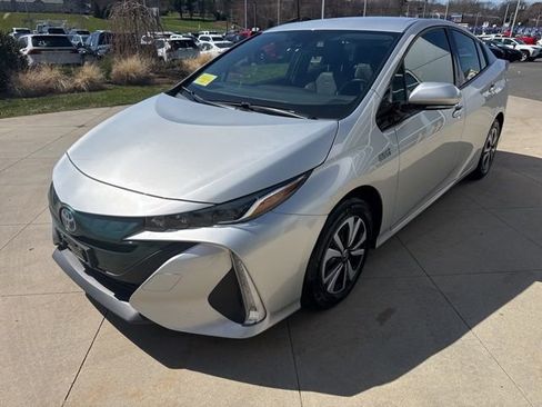 Used 2018 Toyota Prius Prime Premium image 3