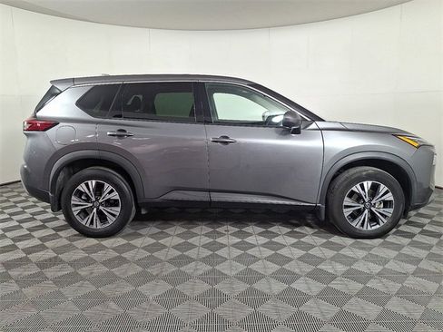 Used 2021 Nissan Rogue SV image 11