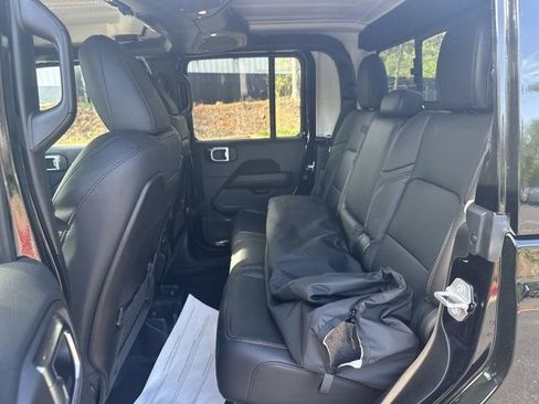 New 2025 Jeep Gladiator Sport w/ Premium Package image 18