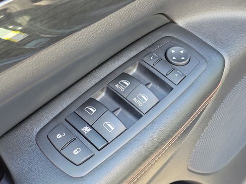 Used 2017 Jeep Grand Cherokee Laredo image 18