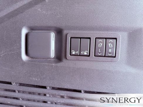 Used 2023 GMC Yukon Denali RWD image 31