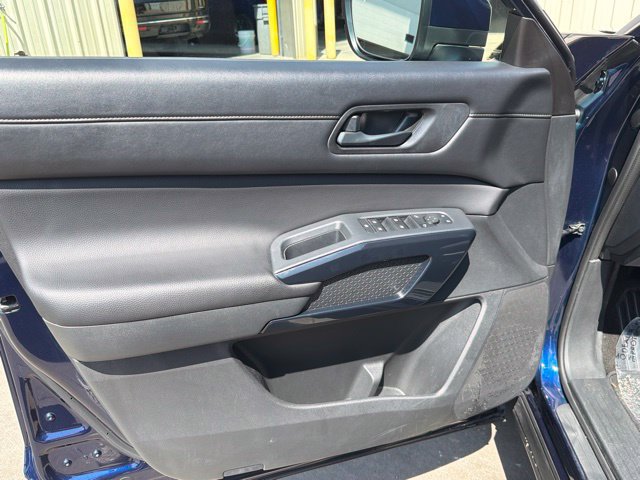 Used 2025 Nissan Pathfinder SV AWD/4WD image 19