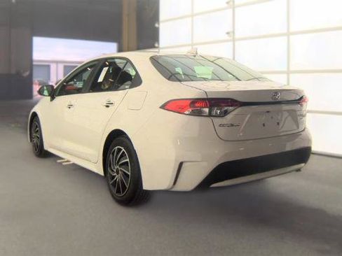 Used 2021 Toyota Corolla LE FWD image 6