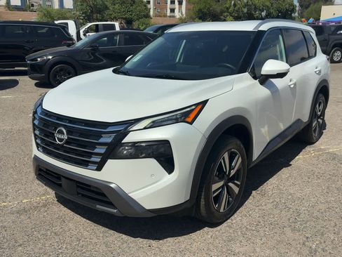 Used 2026 Nissan Rogue SL AWD/4WD image 2