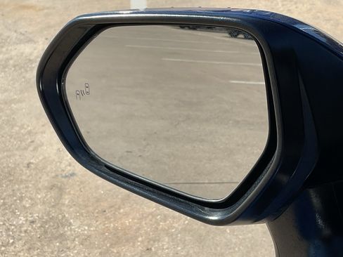 Used 2025 Toyota Camry SE image 11