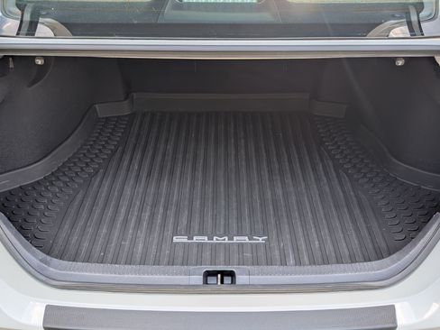 Used 2022 Toyota Camry SE FWD image 19