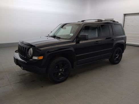 Used 2017 Jeep Patriot High Altitude AWD/4WD image 2