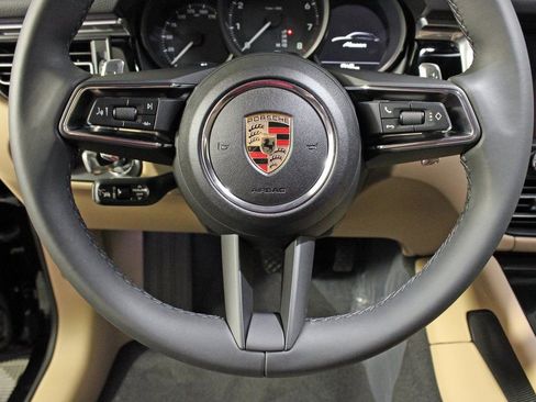 Certified 2025 Porsche Macan image 8