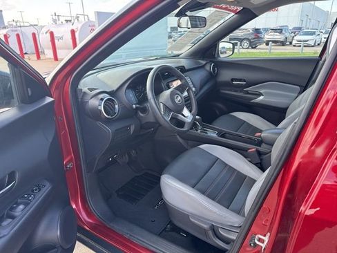 Used 2023 Nissan Kicks SR w/ SR Premium Package FWD image 16