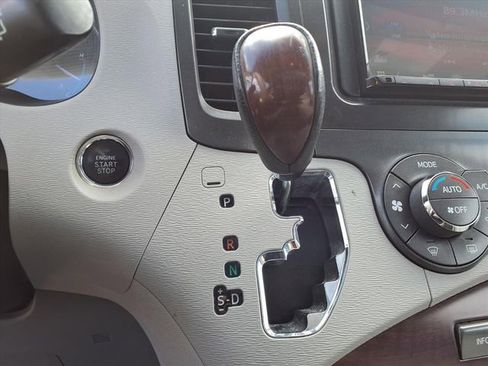 Used 2013 Toyota Sienna XLE w/ Entertainment Pkg image 15