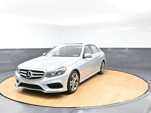 Used 2016 Mercedes-Benz E 350 4MATIC Sedan image 4
