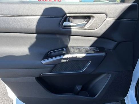 New 2026 Nissan Pathfinder SL w/ SL Premium Package image 19