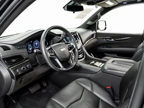Used 2019 Cadillac Escalade ESV Platinum image 4