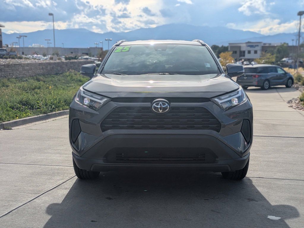 Used 2025 Toyota RAV4 XLE AWD/4WD image 9