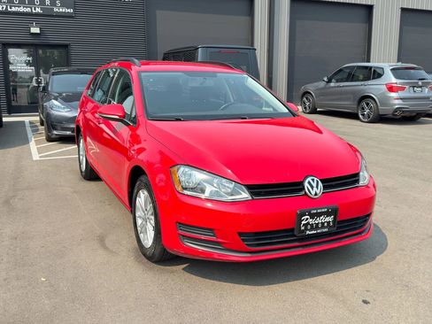 Used 2016 Volkswagen Golf S image 2
