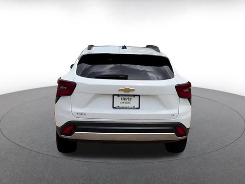 Used 2025 Chevrolet Trax LT w/ LT Convenience Package FWD image 10
