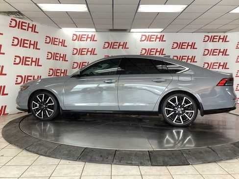 Used 2024 Honda Accord Touring image 4