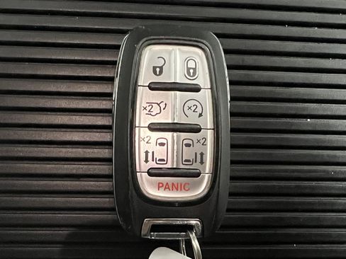 Used 2023 Chrysler Pacifica Touring-L FWD image 36