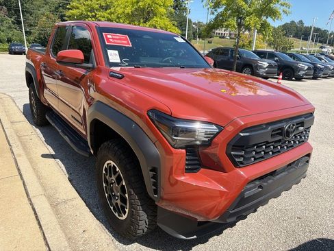 Used 2025 Toyota Tacoma TRD Off-Road AWD/4WD image 4