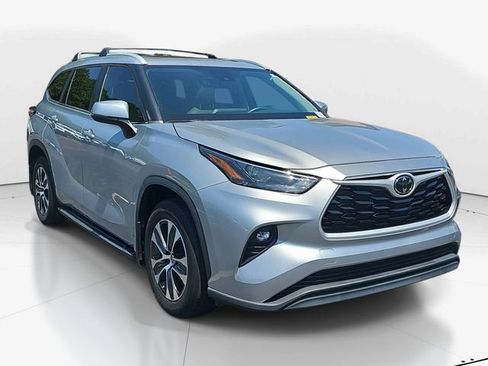 Used 2023 Toyota Highlander XLE FWD image 1
