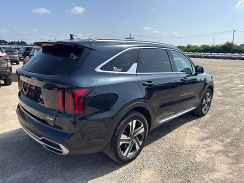 Used 2023 Kia Sorento EX AWD/4WD image 3
