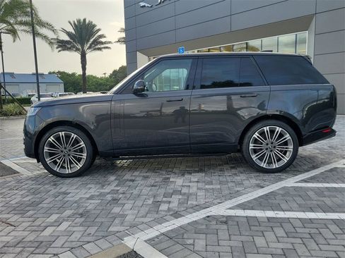 New 2025 Land Rover Range Rover SE image 2