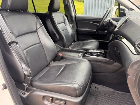 Used 2017 Honda Pilot Touring image 12