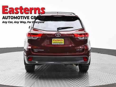 Used 2018 Toyota Highlander Plus AWD/4WD image 6
