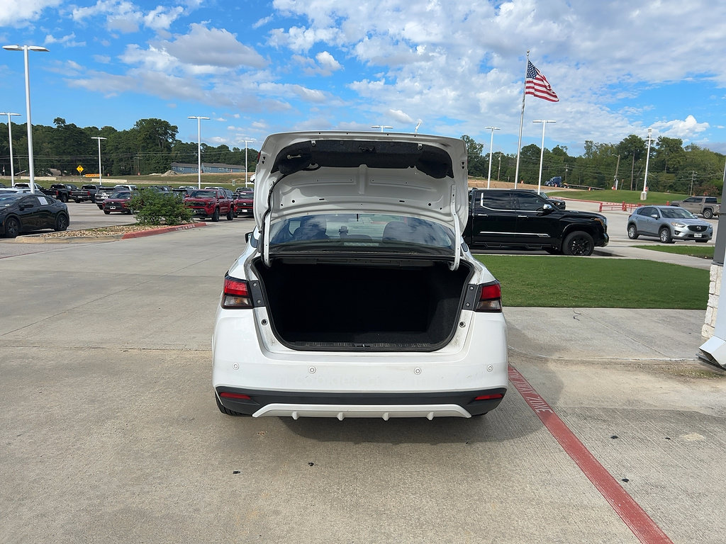 Used 2025 Nissan Versa S FWD image 4